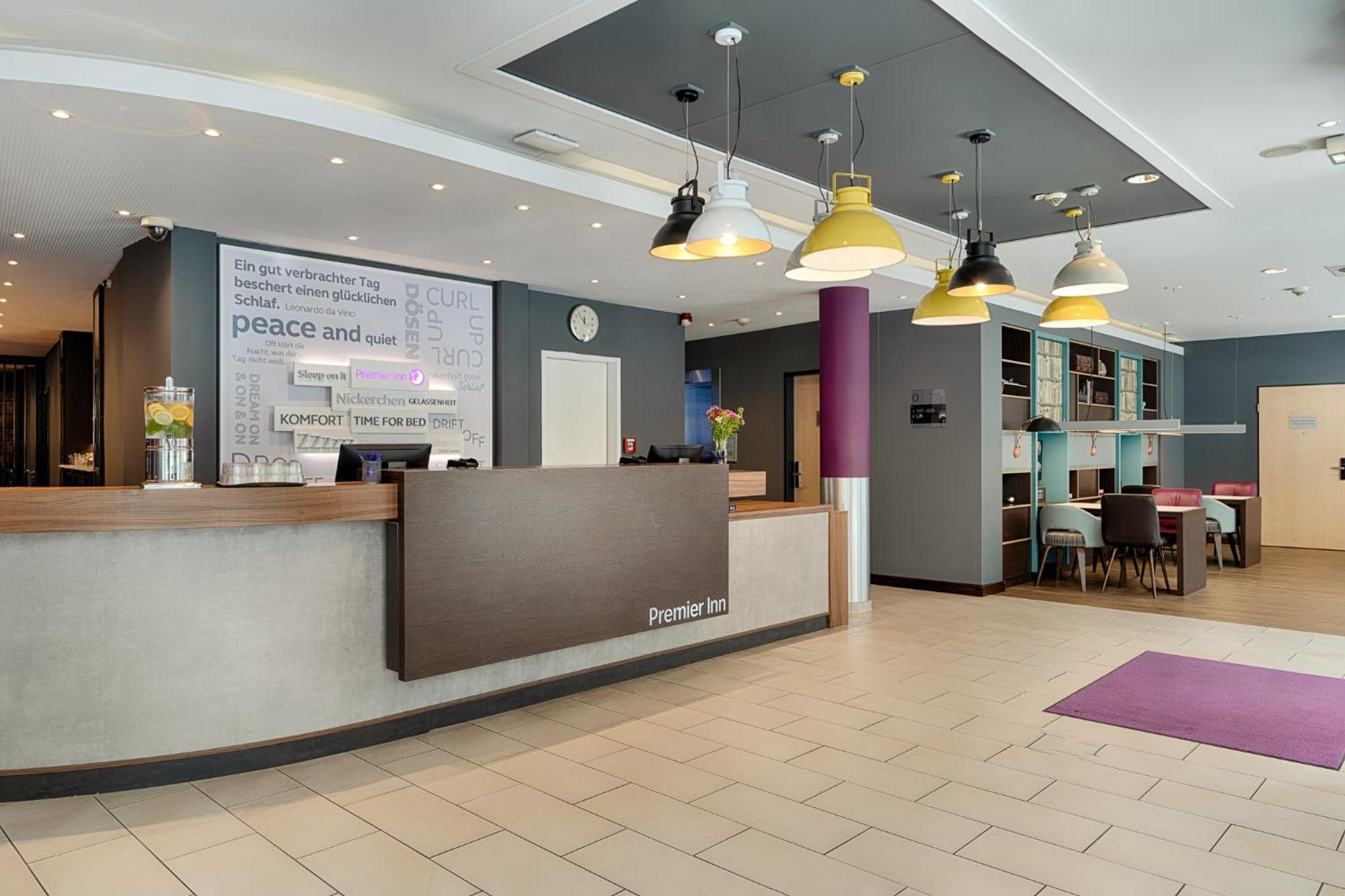 Premier Inn Berlin City Centre Экстерьер фото